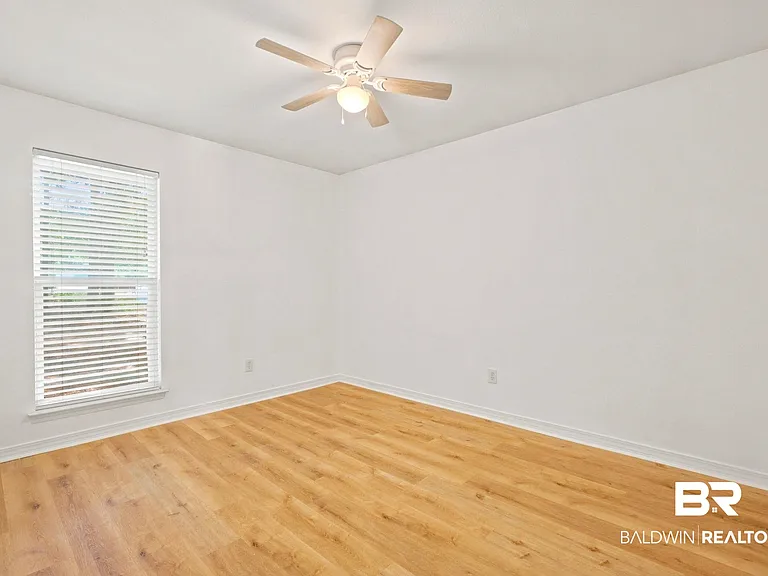905 Ryan Ave — Photo 10