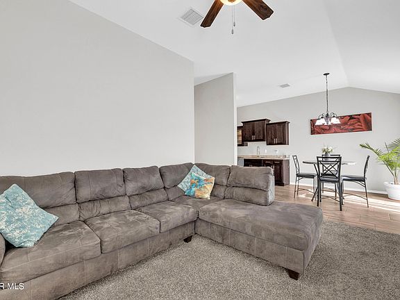 4th image of 404 Gran Villa Pl