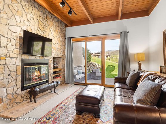 4th image of 810 Ridge Rd #3