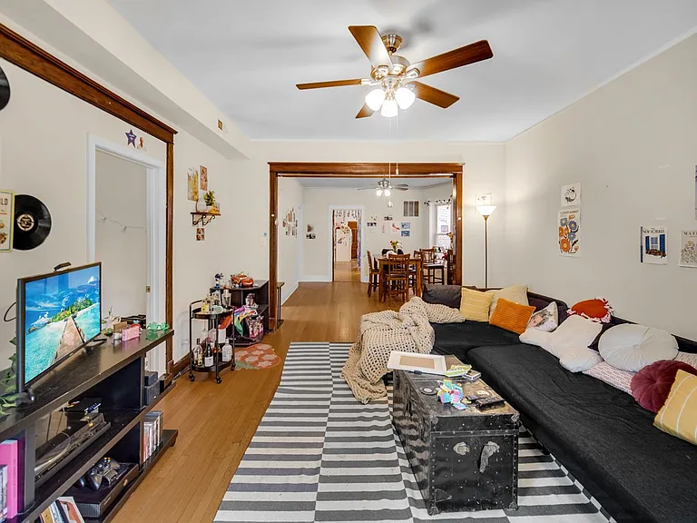 1240 W Cornelia Ave — Photo 4