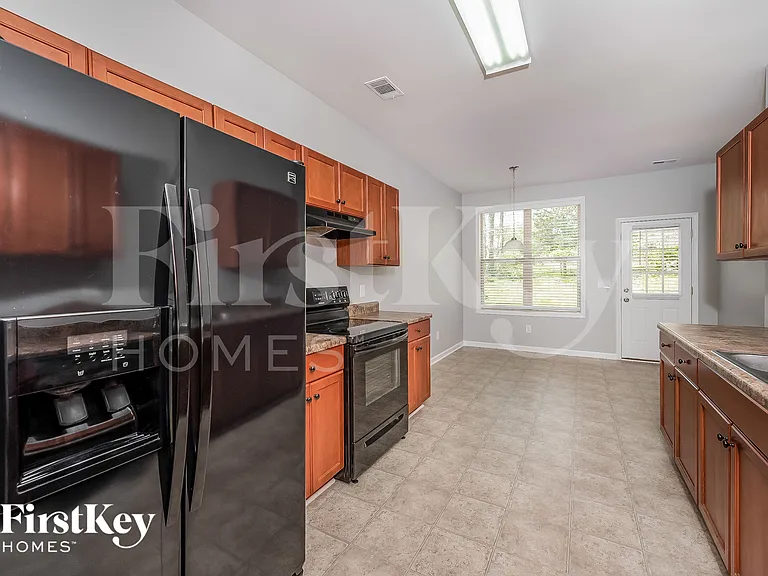 1256 Washington Dr — Photo 5