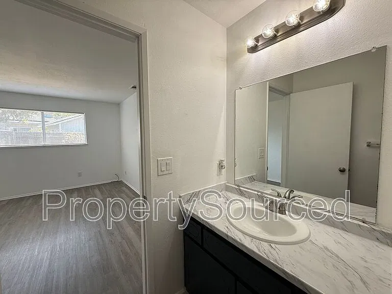 1944 Hickock Ct — Photo 32
