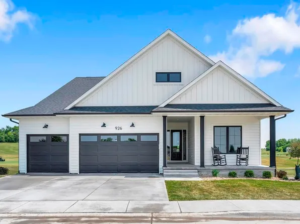 926 Long Dr, Solon, IA 52333