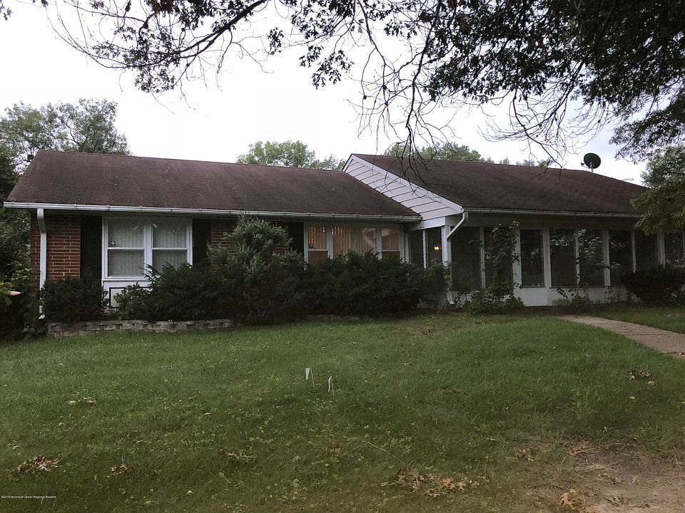 1st image of 491A Dartmoor Ct #100A