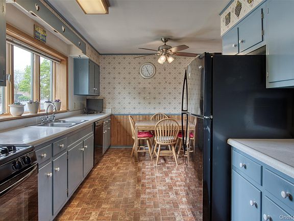 3rd image of 704B Patrick Street
