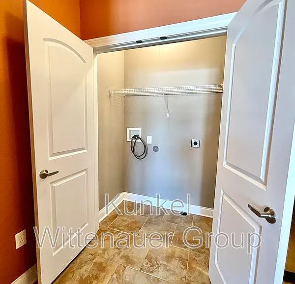 409 W Washington St #G — Photo 6