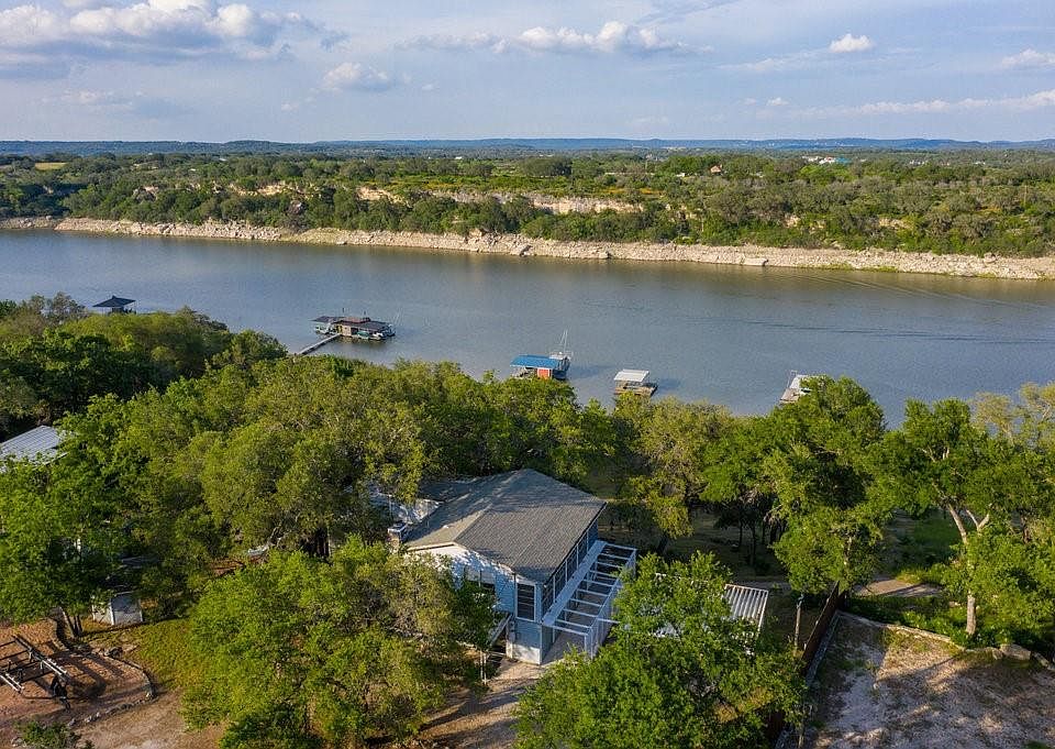1st image of 907 Lake Shore Dr