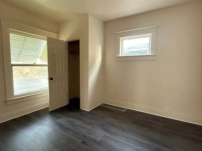 129 N Olive St — Photo 3