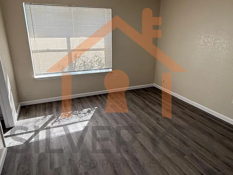 933 SW 60th St — Photo 12