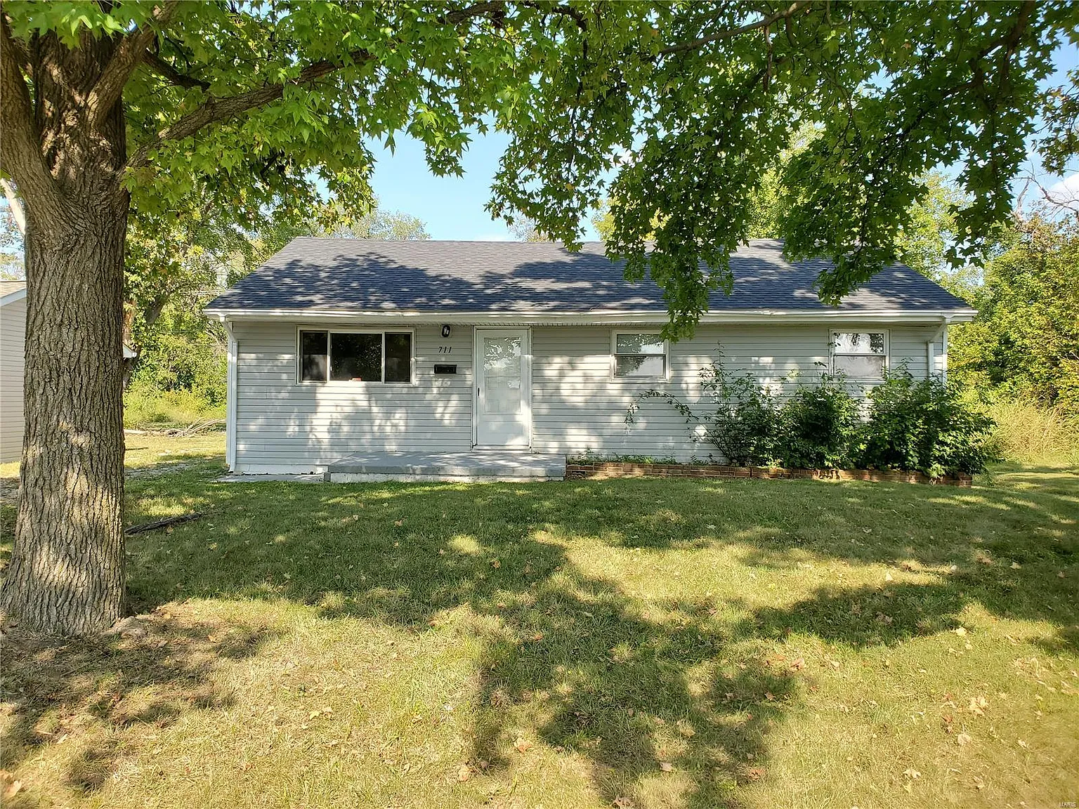 711 Sparks Ave photo 1