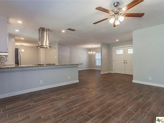 2nd image of 3521 Columbia Dr