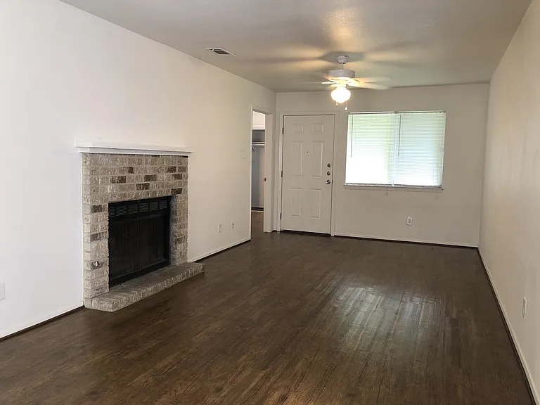 3702EL — Photo 3