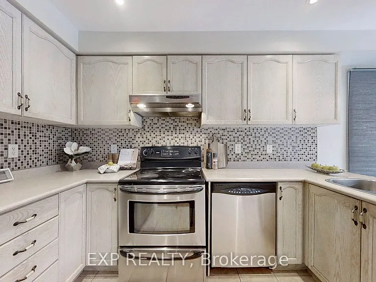8 Hacienda Dr — Photo 9