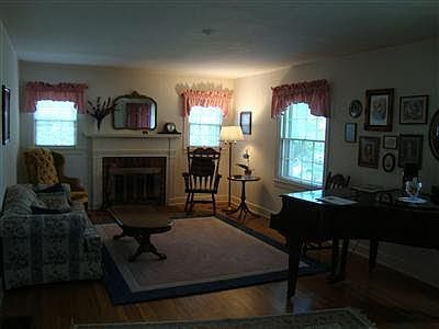 3rd image of 148 Stout Ave