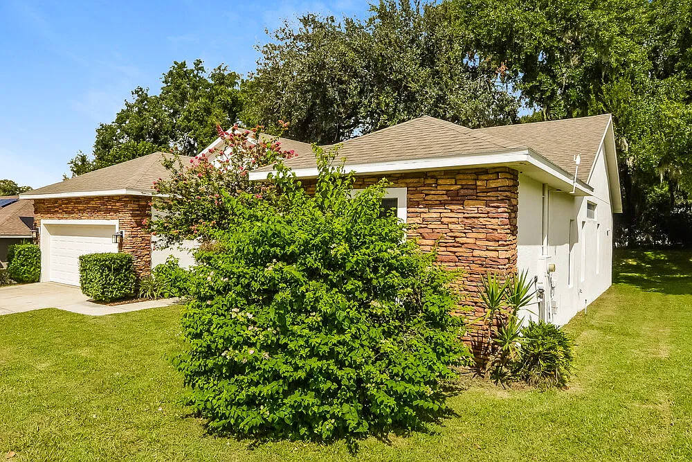 3 bed, 2.0 bath, 1960 sqft, $2,265 — Photo 3