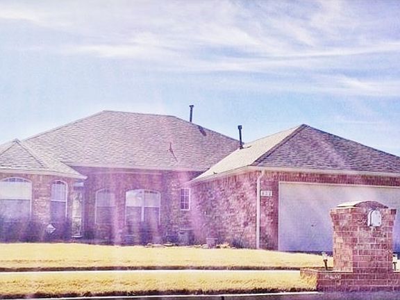 2nd image of 632 SW 159th St