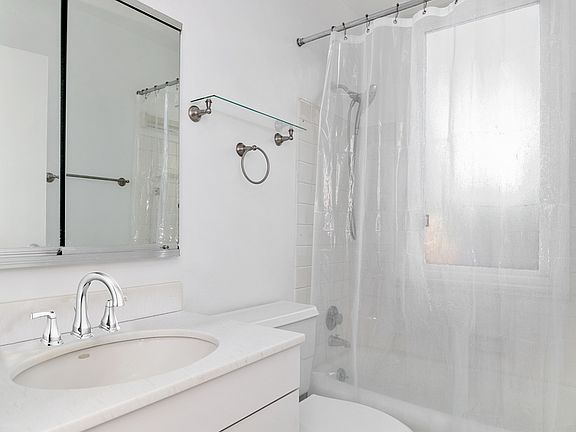 5th image of 245 E 54th St APT 15M