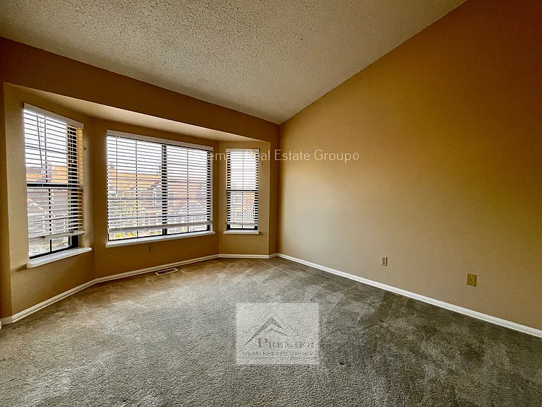 918 London Green Way — Photo 8