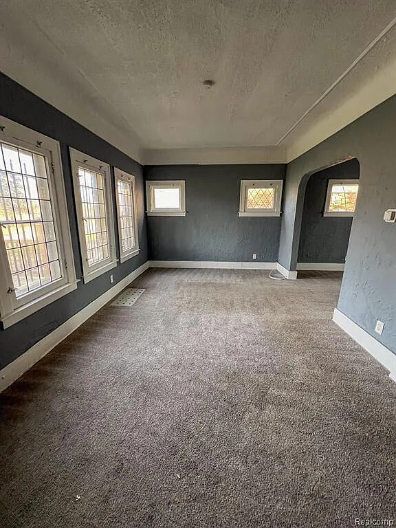 3 bed, 1.0 bath, 1238 sqft, $1,500 — Photo 2
