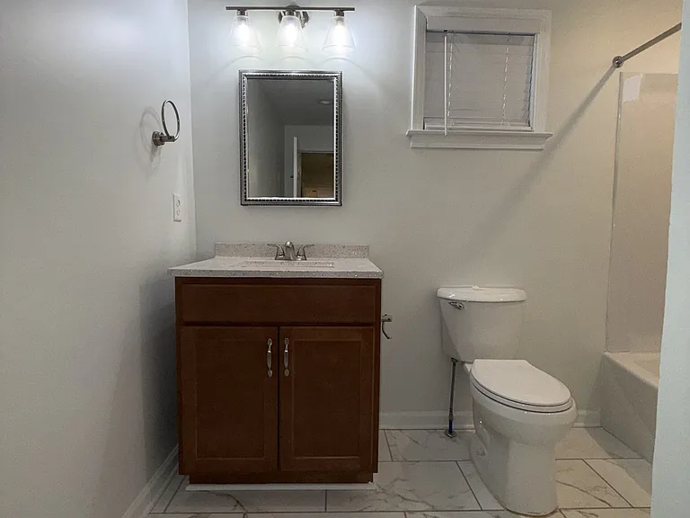 212 Romney St — Photo 15