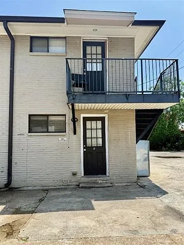 7616 W Judge Perez Dr #B