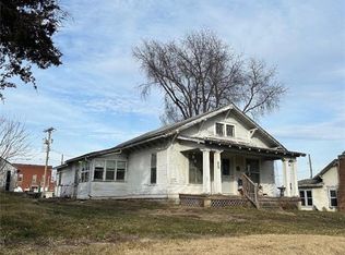 213 W Oak St, Skidmore, MO 64487
