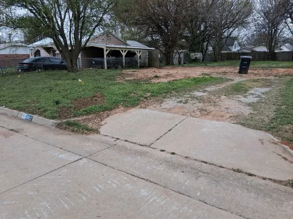 208 S Ruth Ave, Shawnee, OK 74801