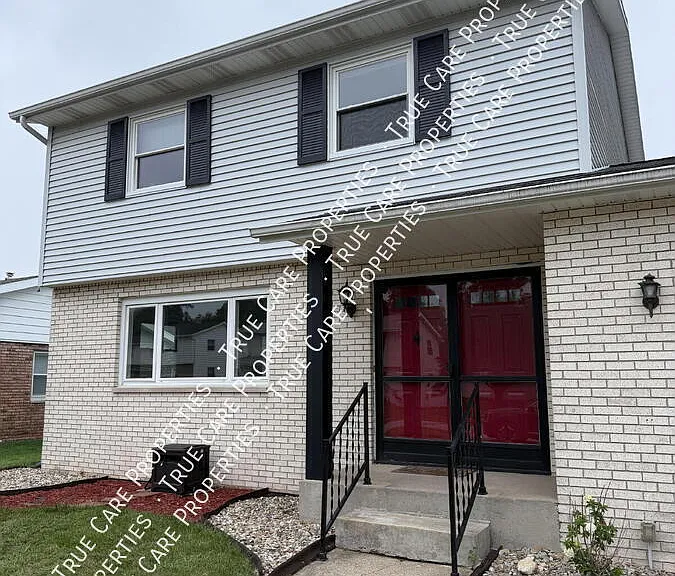 2109 Peachtree Ln — Photo 1