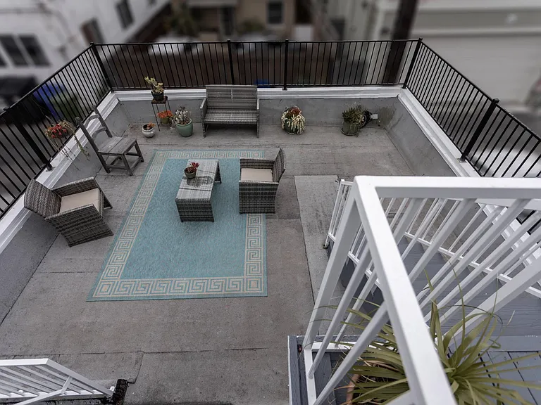 18 Breeze Ave #4 — Photo 15