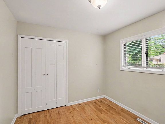 5th image of 2804 Dina St