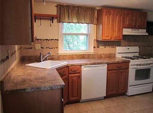 4th image of 724 Blooming Grove Tpke
