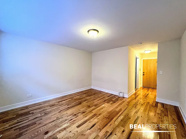 555 W Arlington Pl — Photo 7