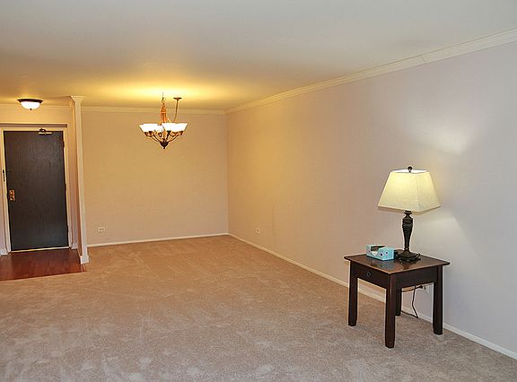 3rd image of 720 Wellington Ave Unit 202