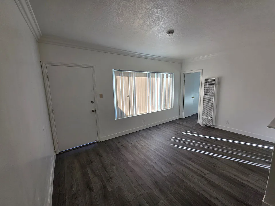 217 W Wilson Ave