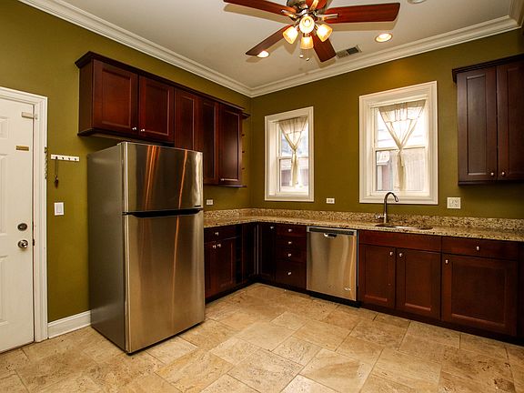 4th image of 1615 N Wood St #1A