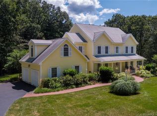17 Kachina Way, Madison, CT 06443