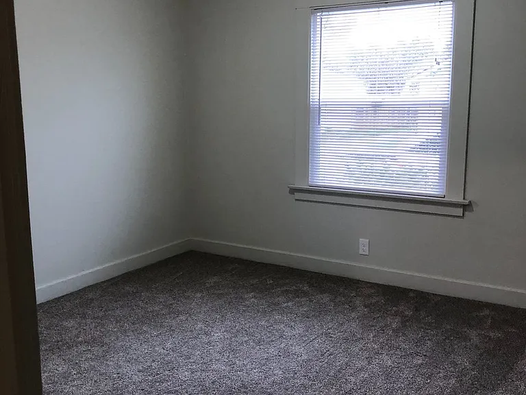 3320 Pine St — Photo 12