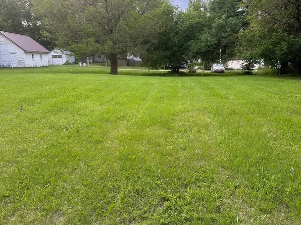 361 2nd St, Tracy, MN 56175