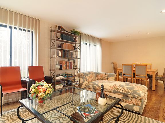 4th image of 106 Stone Oaks Dr #106