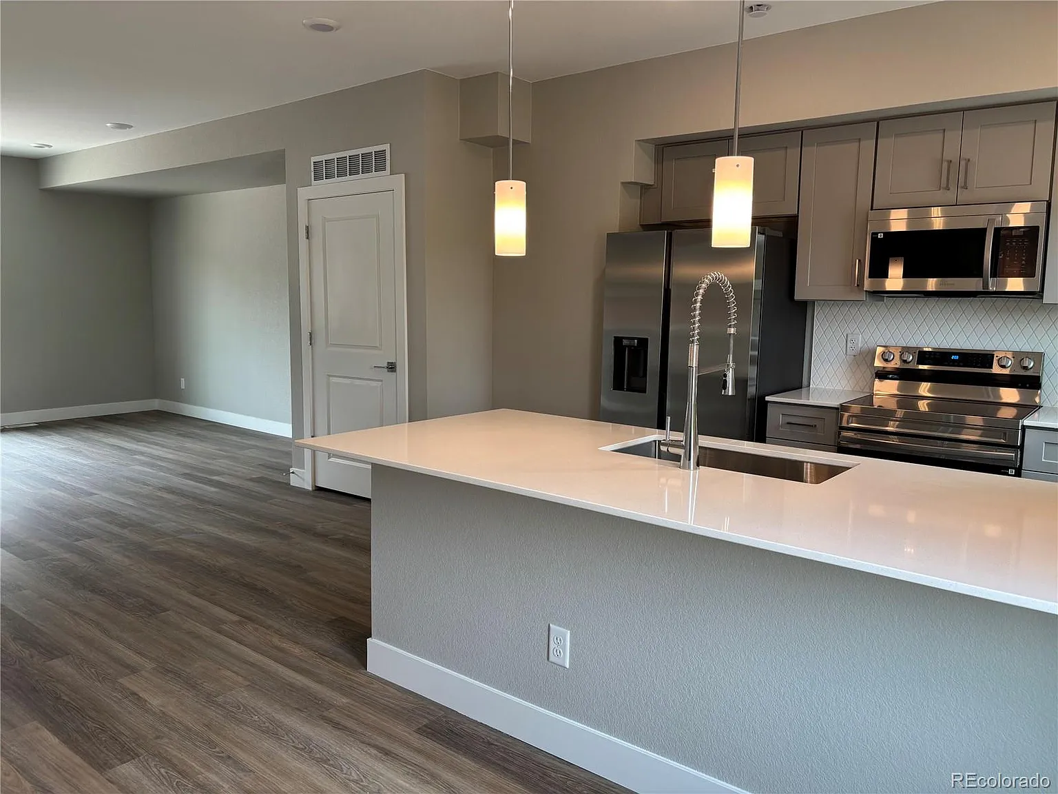 2 bed, 2.5 bath, 1587 sqft, $2,800 — Photo 3