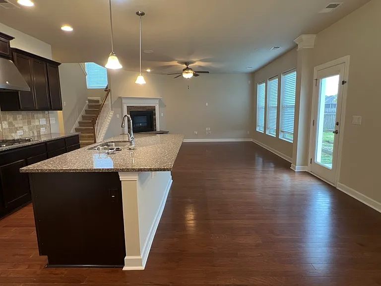 579 Crossland Dr — Photo 37