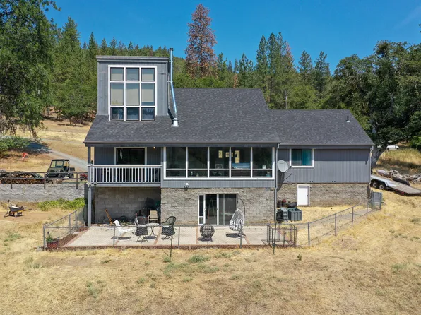 2225 Foots Creek Rd, Gold Hill, OR 97525