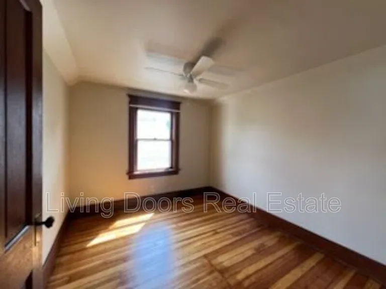 602 C St — Photo 11