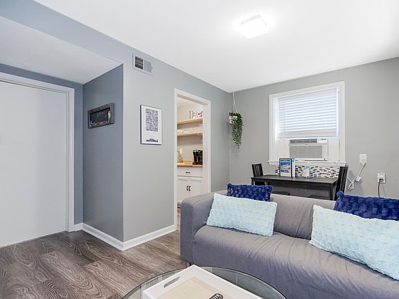 Living room/kitchen/entryway