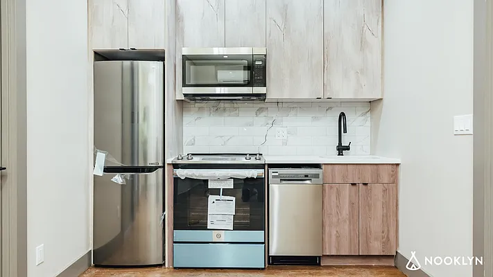 Rented by Nooklyn NYC LLC | media 18