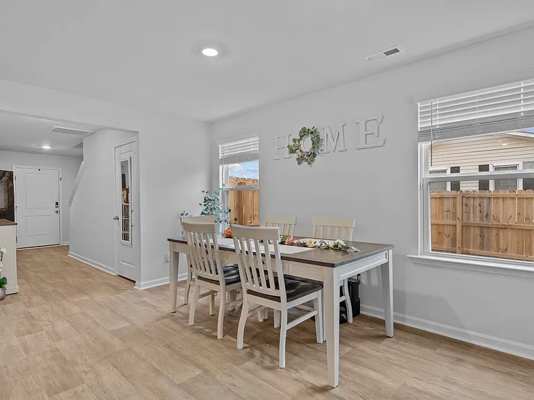 402 Folkstone Rd — Photo 36