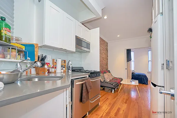 Rented by Keller Williams NYC | media 23