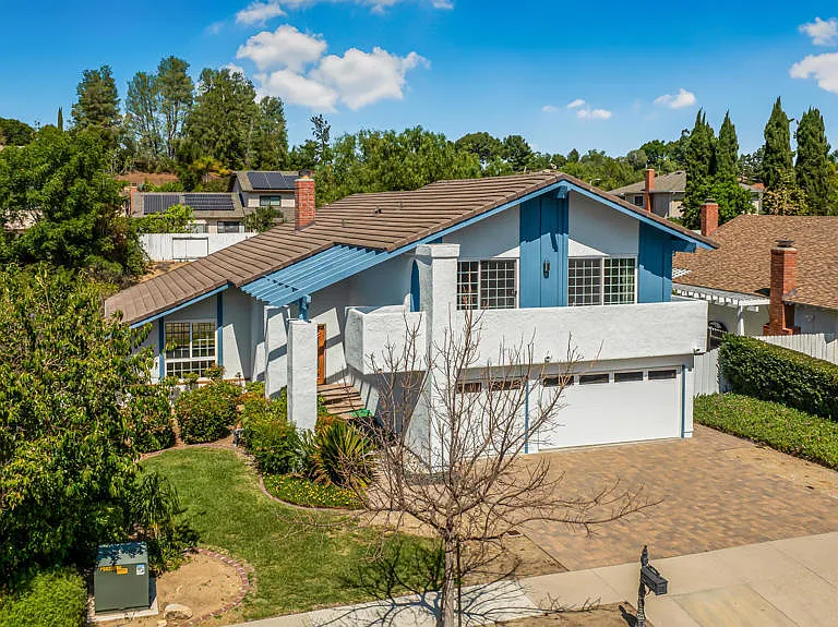 327 Bethany St — Photo 46