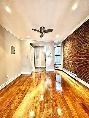 5th image of 219 E 28th St APT 4B