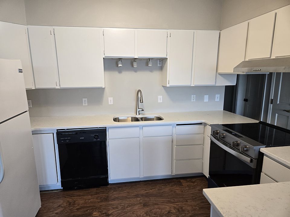 1st image of 1542 1/2 Palm Ave SW
